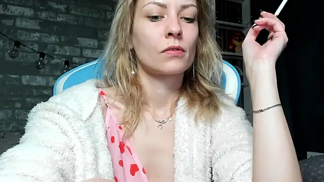 karo123421 online show from December 16, 2025, 8:58 pm