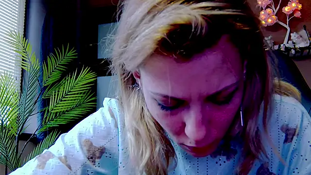 karo123421 online show from December 20, 2025, 10:33 am