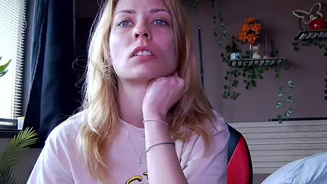 Snapshot of karo123421 chatting on February 8, 2026, 7:01 am karo123421 online show from February 8, 2026, 7:01 am