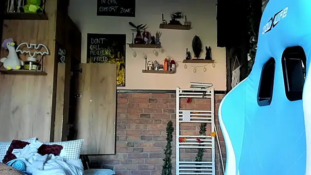 karo123421 online show from April 9, 2026, 6:19 am