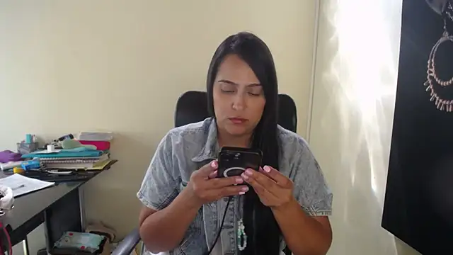 Snapshot of kendall_52 chatting on September 27, 2025, 2:44 pm kendall 52 online show from September 27, 2025, 2:44 pm