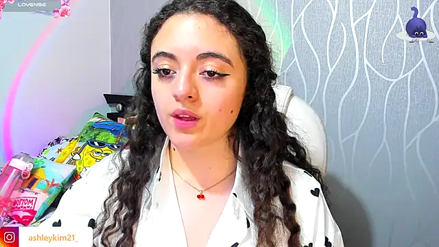 Snapshot of AshleyKim_ chatting on October 1, 2025, 12:27 am AshleyKim online show from October 1, 2025, 12:27 am