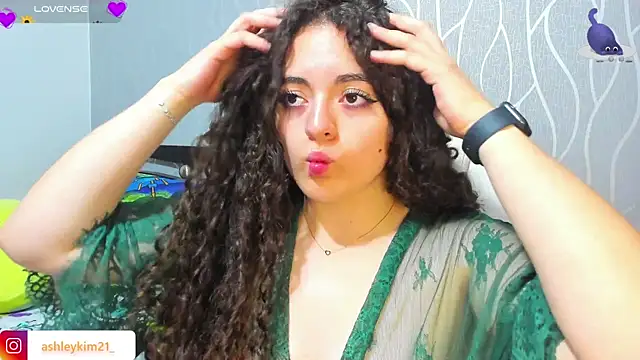 Snapshot of AshleyKim_ chatting on October 24, 2025, 12:19 am AshleyKim online show from October 24, 2025, 12:19 am