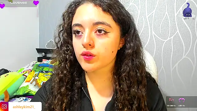 Snapshot of AshleyKim_ chatting on November 6, 2025, 12:11 am AshleyKim online show from November 6, 2025, 12:11 am