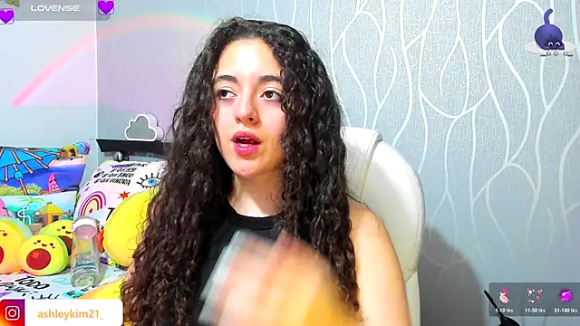 Snapshot of AshleyKim_ chatting on November 8, 2025, 11:03 pm AshleyKim online show from November 8, 2025, 11:03 pm