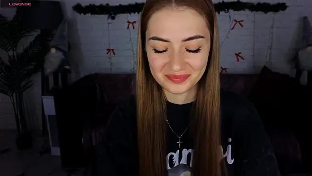 Snapshot of Adelyna_Bird chatting on December 26, 2024, 11:32 am Adelyna Bird online show from December 26, 2024, 11:32 am