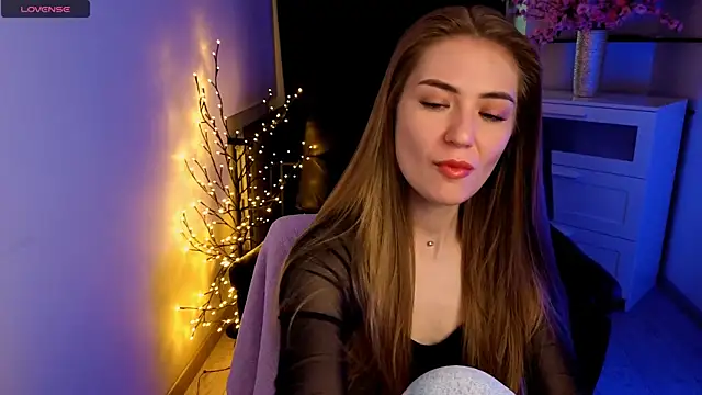 Adelyna Bird online show from May 8, 2026, 6:41 am