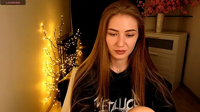 Adelyna Bird online show from June 7, 2026, 6:28 am