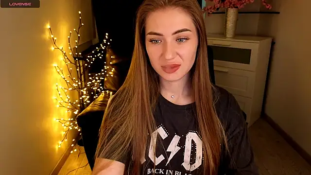 Adelyna Bird online show from June 12, 2026, 6:34 am