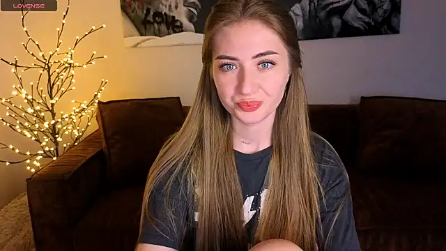 Adelyna Bird online show from June 18, 2026, 7:08 am