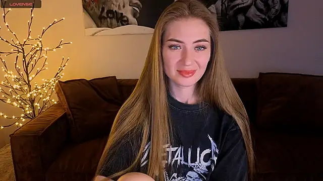 Adelyna Bird online show from June 19, 2026, 6:51 am