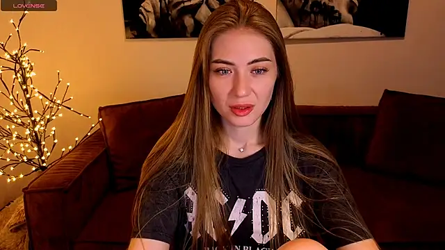 Adelyna Bird online show from June 29, 2026, 6:52 am