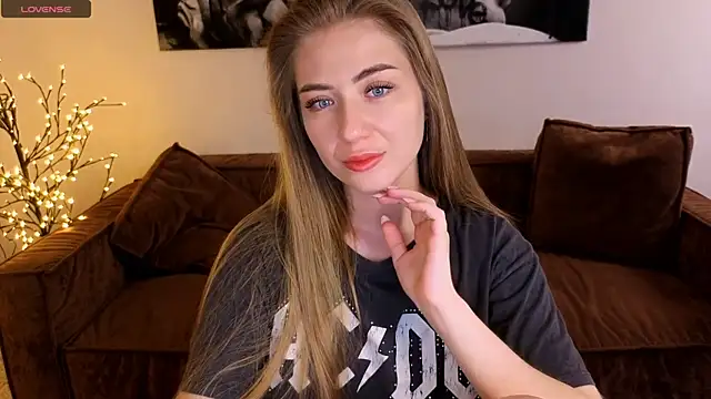 Adelyna Bird online show from July 31, 2026, 7:08 am