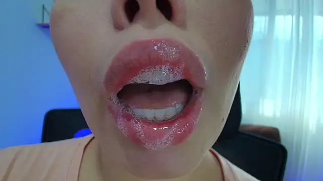 Snapshot of lisbet21x chatting on February 8, 2025, 2:05 pm lisbet21x online show from February 8, 2025, 2:05 pm