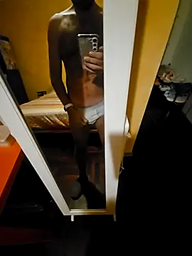 Dolceporco19 online show from November 5, 2025, 5:35 pm