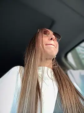 EvaCatt online show from April 1, 2026, 2:45 am