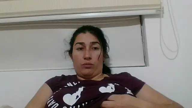 Snapshot of andreaisis2 chatting on February 9, 2025, 5:29 am andreaisis2 online show from February 9, 2025, 5:29 am