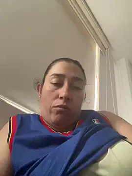 Snapshot of andreaisis2 chatting on March 17, 2025, 9:34 pm andreaisis2 online show from March 17, 2025, 9:34 pm