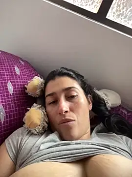 Snapshot of andreaisis2 chatting on October 9, 2025, 9:02 pm andreaisis2 online show from October 9, 2025, 9:02 pm