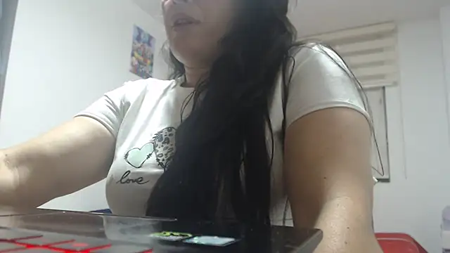 Snapshot of andreaisis2 chatting on November 11, 2025, 12:54 am andreaisis2 online show from November 11, 2025, 12:54 am