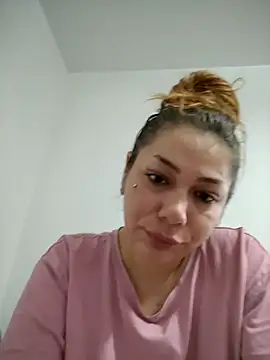 Snapshot of Ella_sweety chatting on November 4, 2025, 7:18 am Ella sweety online show from November 4, 2025, 7:18 am