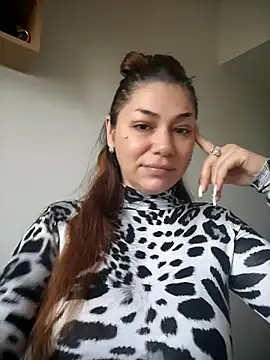 Snapshot of Ella_sweety chatting on November 5, 2025, 7:08 am Ella sweety online show from November 5, 2025, 7:08 am