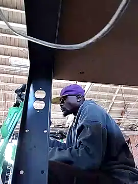 Snapshot of Daddy_hook chatting on December 18, 2024, 6:14 pm Daddy hook online show from December 18, 2024, 6:14 pm