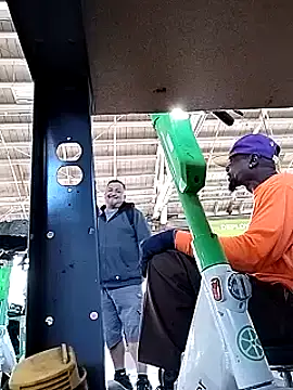 Snapshot of Daddy_hook chatting on December 18, 2024, 9:29 pm Daddy hook online show from December 18, 2024, 9:29 pm