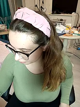 DienkaGreen online show from November 8, 2025, 11:58 pm