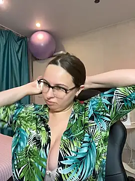 DienkaGreen online show from August 2, 2026, 8:07 pm