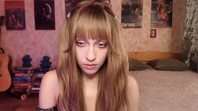 Snapshot of Friendly_Ellie chatting on July 2, 2026, 12:21 am Friendly Ellie online show from July 2, 2026, 12:21 am