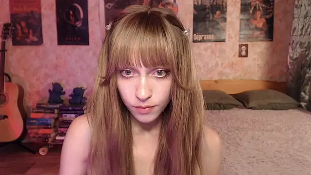 Snapshot of Friendly_Ellie chatting on July 7, 2026, 2:21 pm Friendly Ellie online show from July 7, 2026, 2:21 pm
