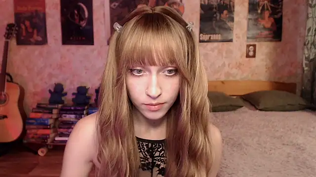Snapshot of Friendly_Ellie chatting on July 17, 2026, 11:28 am Friendly Ellie online show from July 17, 2026, 11:28 am
