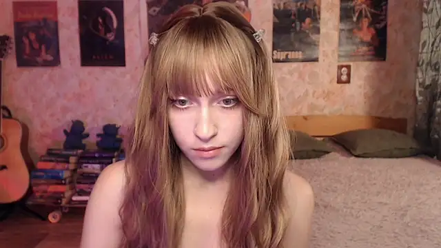 Snapshot of Friendly_Ellie chatting on July 18, 2026, 12:26 am Friendly Ellie online show from July 18, 2026, 12:26 am