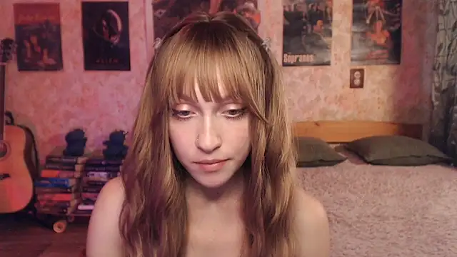 Snapshot of Friendly_Ellie chatting on July 20, 2026, 2:26 am Friendly Ellie online show from July 20, 2026, 2:26 am