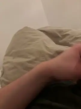 agitnizci13 online show from February 4, 2025, 8:28 pm