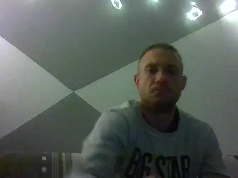 aroj95 online show from April 22, 2026, 8:32 pm