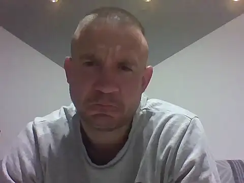 aroj95 online show from April 27, 2026, 10:41 pm