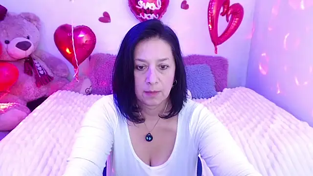 camilalatti online show from February 11, 2026, 12:48 am