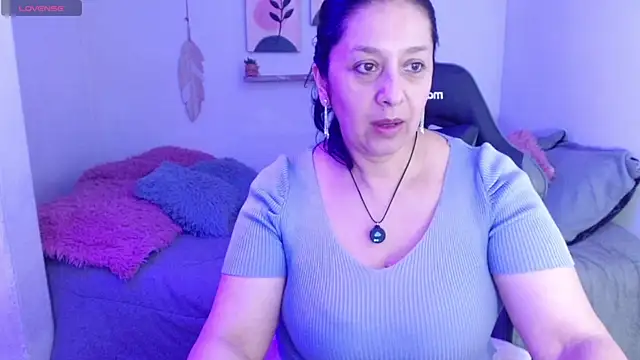 camilalatti online show from May 10, 2026, 10:15 pm