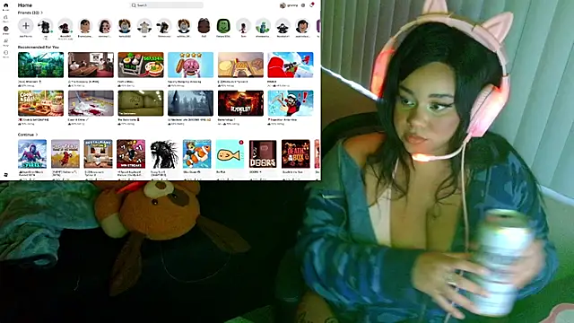 alexiajames99 online show from June 5, 2026, 3:02 am