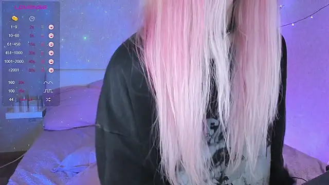 Snapshot of Misty_Shadow chatting on December 5, 2024, 10:34 pm Misty Shadow online show from December 5, 2024, 10:34 pm