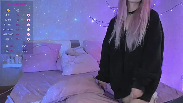 Snapshot of Misty_Shadow chatting on December 7, 2024, 12:41 am Misty Shadow online show from December 7, 2024, 12:41 am