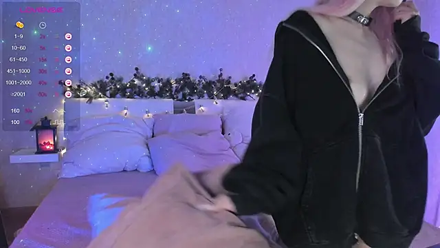 Snapshot of Misty_Shadow chatting on December 21, 2024, 1:47 am Misty Shadow online show from December 21, 2024, 1:47 am