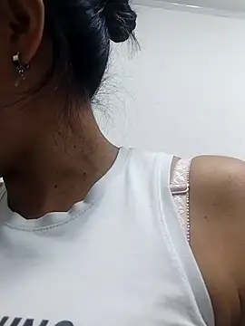 hanna girl21 online show from February 13, 2026, 7:32 pm