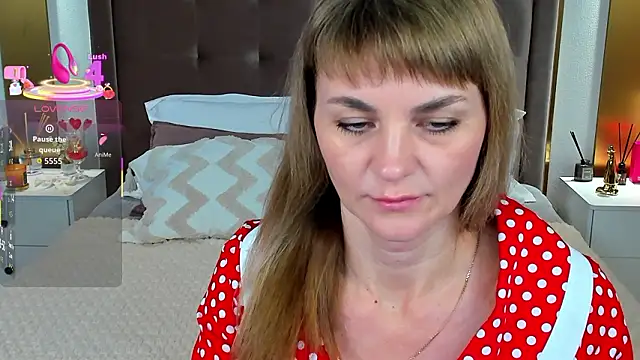 annasimonsj online show from March 22, 2026, 12:58 am