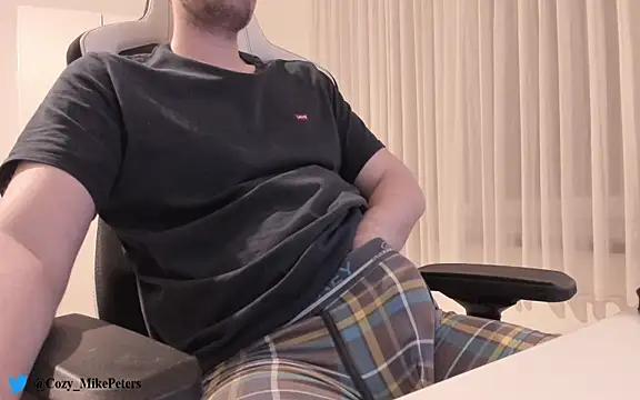 cozy-mike online show from January 8, 2025, 11:52 pm