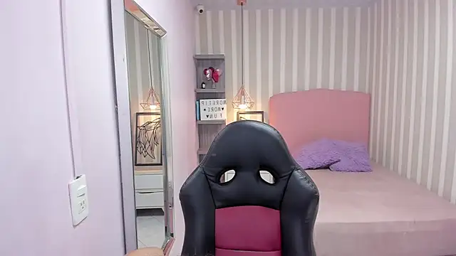 LORELAIGIVEN online show from February 7, 2026, 12:31 pm