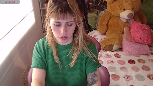 Snapshot of thamarajane chatting on April 23, 2026, 7:49 pm thamarajane online show from April 23, 2026, 7:49 pm