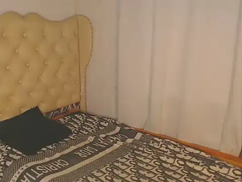 Snapshot of sweet_prettygirl chatting on December 14, 2025, 1:00 am sweet prettygirl online show from December 14, 2025, 1:00 am